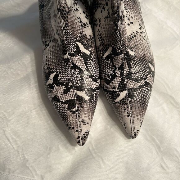 Abound Snake like Print Ivory Mid Ankle Boots(Size 8M) - Picture 4 of 7